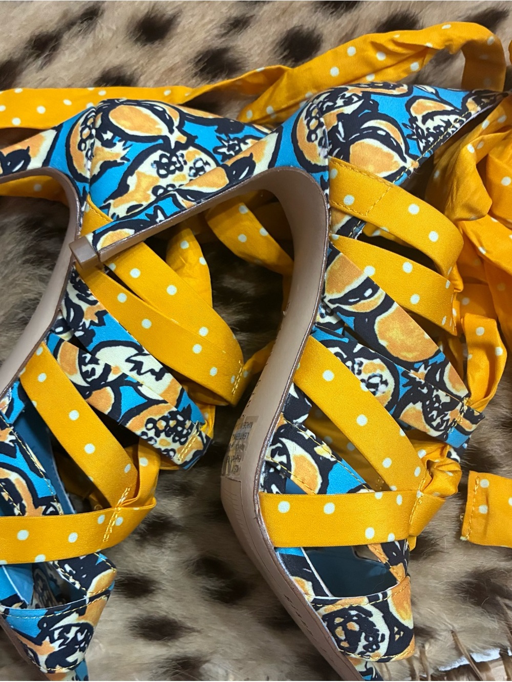 Gianni Bini NWOT Yellow Polka Dot & Blue Printed Tie-Heels